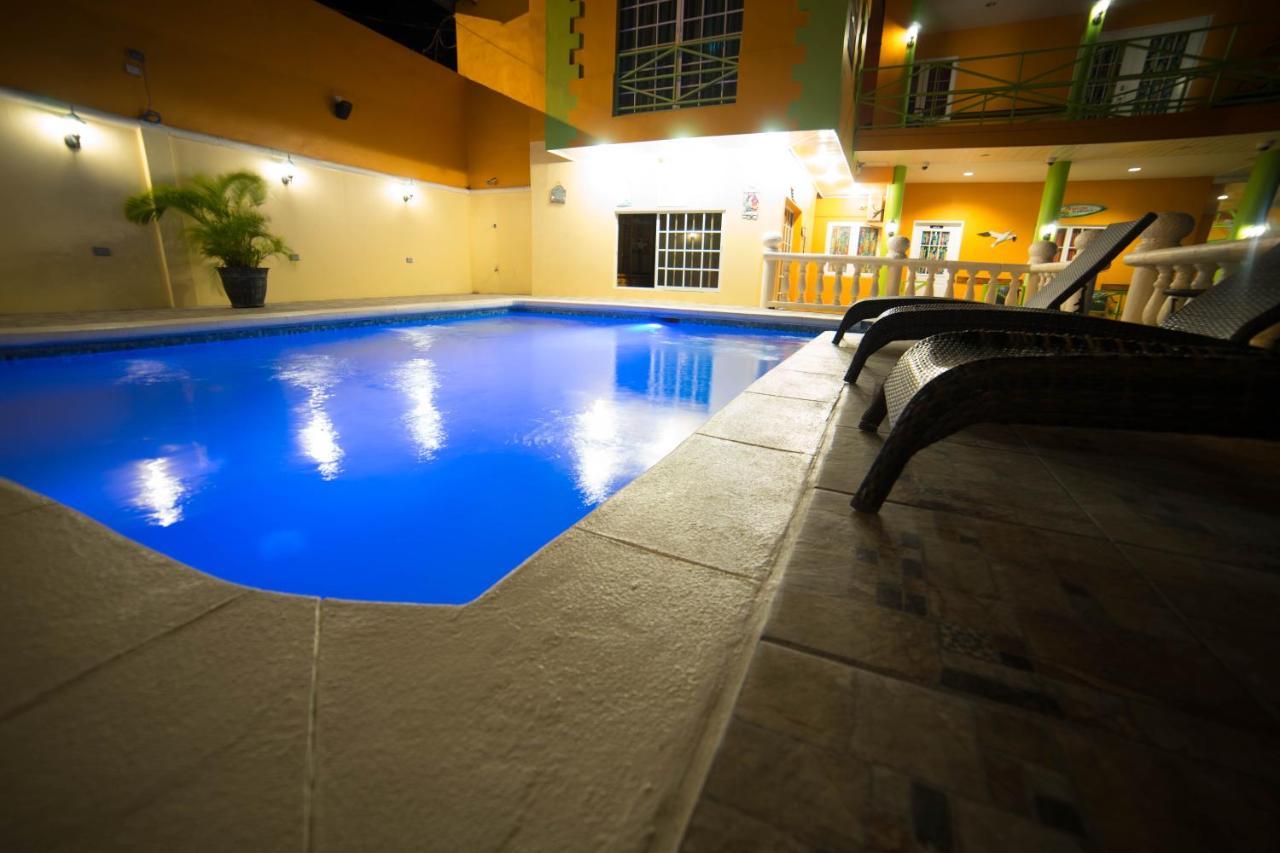 Beverly'S Oasis Suites Scarborough Exterior foto