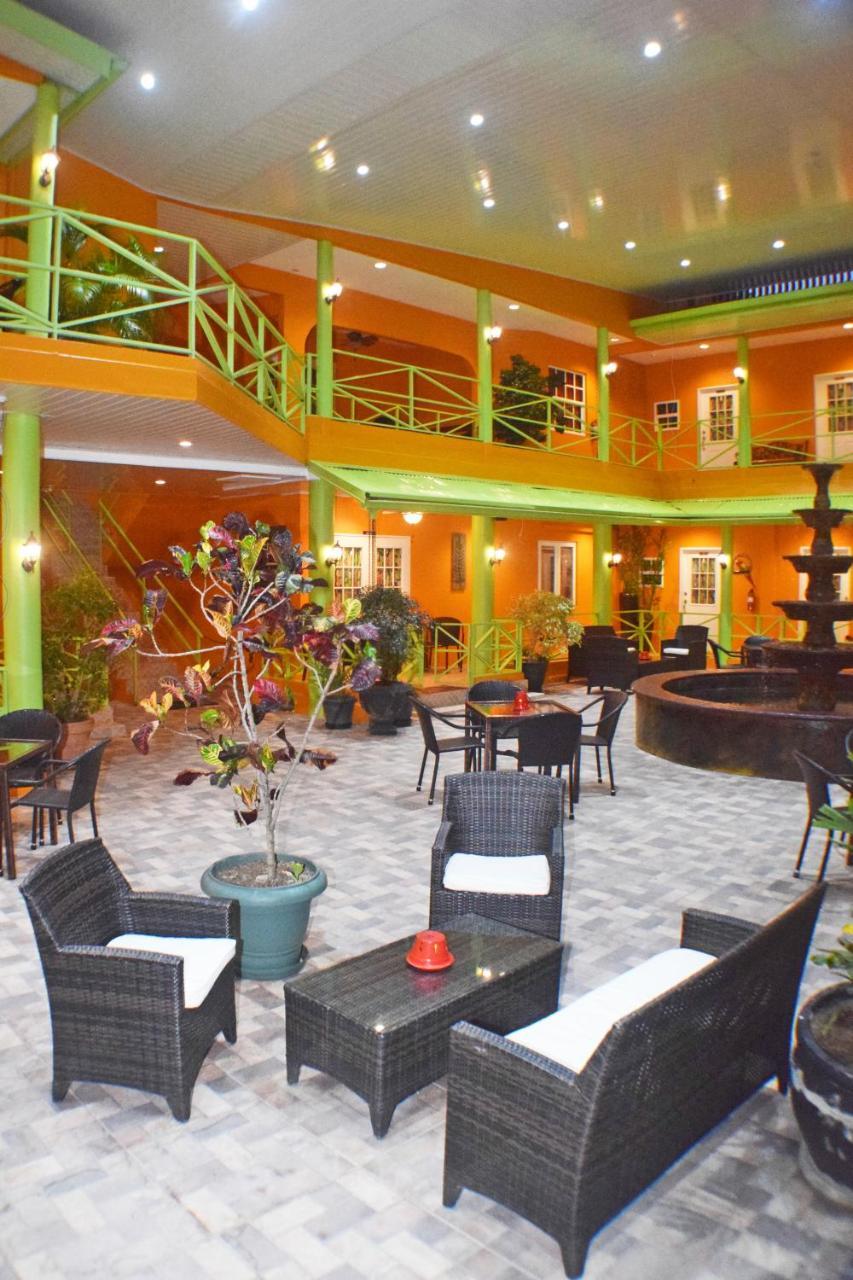 Beverly'S Oasis Suites Scarborough Exterior foto